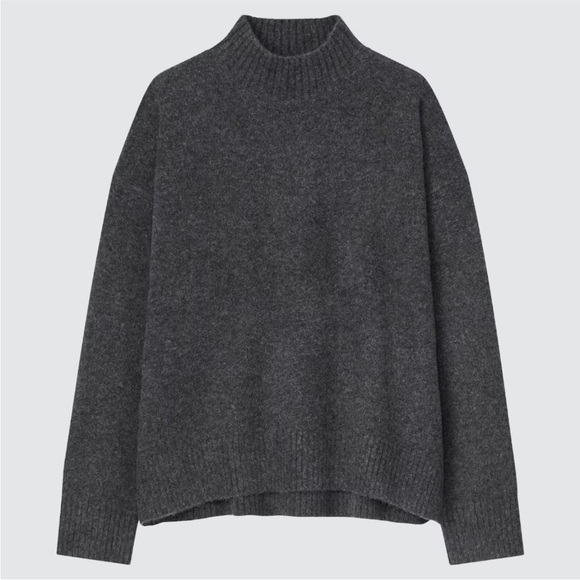 Uniqlo women’s mock neck soufflé yarn sweater - Picture 1 of 3